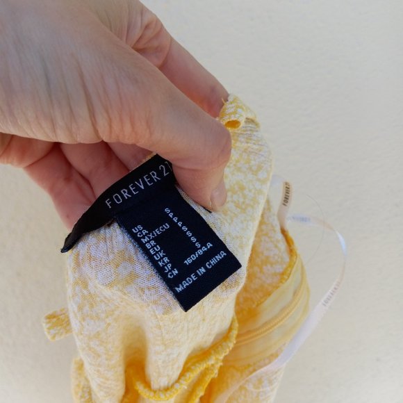 Yellow Ditsy 90s StyleFloral Shorts Romper Size S Festival Summer Beach Vacation - Picture 13 of 15